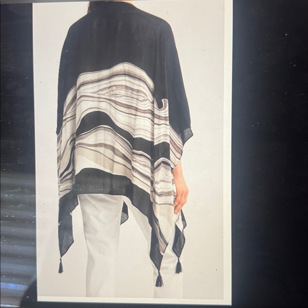 Vince Camuto Black and White Patterned Shawl - Picture 2 of 3